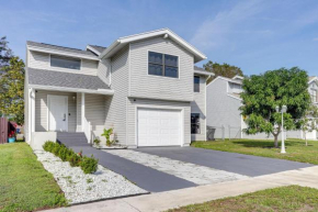 West Palm Beach Lake House Near Beaches!